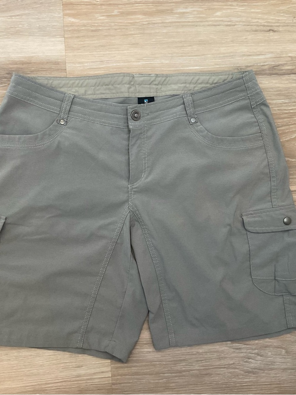 KÜHL Women’s Hiking Cargo Shorts Gray Taupe Size 14 8” Inseam